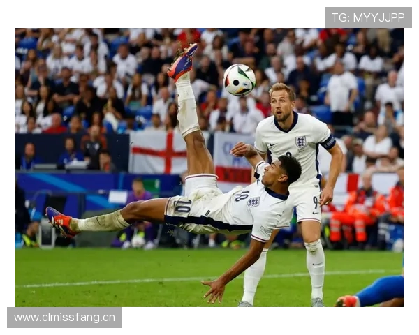 赖斯与贝林厄姆:攻守平衡的中场角色与职能差异 赖斯与贝林厄姆:攻守平衡的中场角色与职能差异