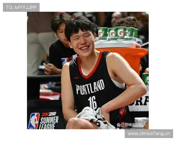 杨瀚森早上吃的居然是五星级饭店剩饭，和场上那个炸裂少年差太多了吧！