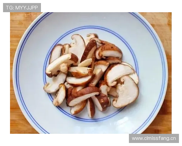 萨卡家的冰箱里只有水煮鸡胸肉和蛋白粉？