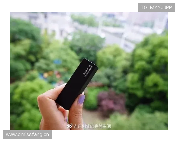 李梦的社交账号又炸了，这次是买不起普通口红的豪门日常？