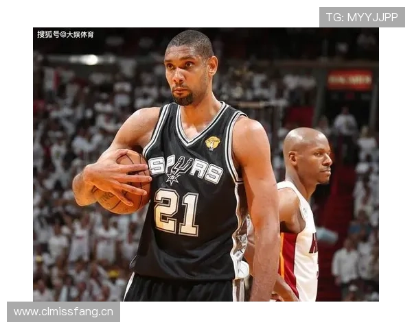 邓肯内线高效护筐对比诺维茨基展现防守统治力